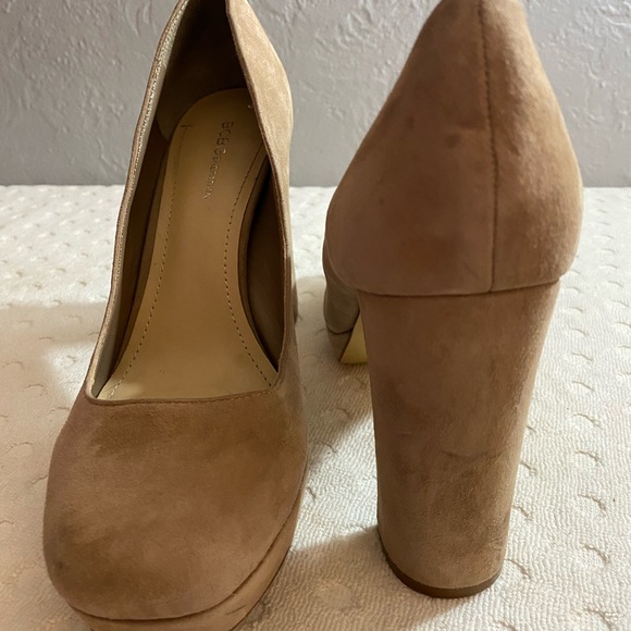 NWOT BCBG Generation Suede Pump - Picture 12 of 16